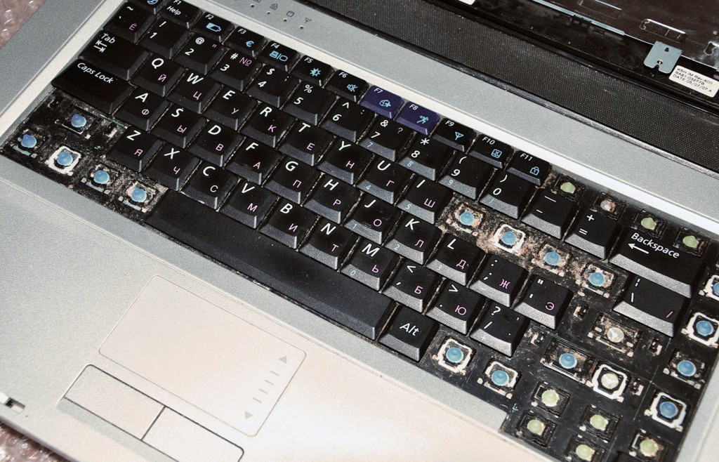 Повреждения клавиатуры ноутбука